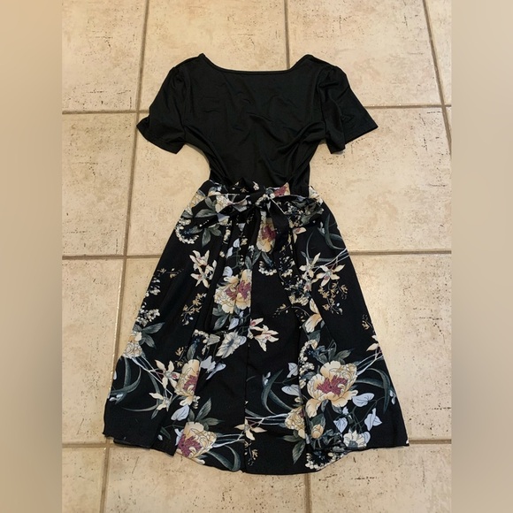 Elegant Joress Black & Floral Midi Dress with Tie Waist - Size S - Picture 4 of 6